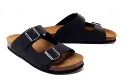 DR. BRINKMANN 600047-01 schwarz, klapki profilaktyczne męskie. Czarne klapki męskie Dr. Brinkmann, bez wzorów, ze skóry, bez zapięcia. Za 244.90 zł.