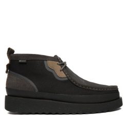 Trzewiki Clarks. Czarne botki męskie Clarks, bez wzorów, bez obcasa, bez zapięcia. Za 699.99 zł.