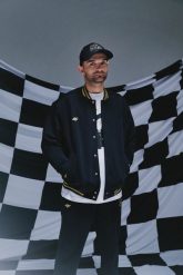 4F Bluza bomberka uniseks 4F x Bartosz Zmarzlik - czarna L. Czarne bluzy damskie 4F, l, bez wzorów, z dzianiny, klasyczne, bez ramiączek, bez kaptura. Za 219.99 zł.