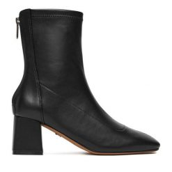 Botki Nine West. Czarne botki damskie Nine West, bez wzorów, bez obcasa, na słupku, bez zapięcia. Za 279.99 zł.