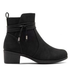 Botki Clara Barson. Czarne botki damskie Clara Barson, bez wzorów, bez obcasa, na słupku, bez zapięcia. Za 139.99 zł.