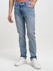 Jeansy męskie dopasowane niebieskie Martin 213. Niebieskie jeansy męskie BIG STAR, z jeansu, eleganckie. W wyprzedaży za 249.99 zł.