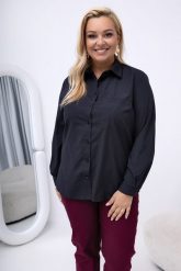 Klasyczna czarna elegancka koszula Violet PLUS SIZE XXL. Czarne koszule damskie Nasi partnerzy, plus size, bez wzorów, z bawełny, biznesowe, bez kołnierzyka, bez ramiączek. Za 199.90 zł.