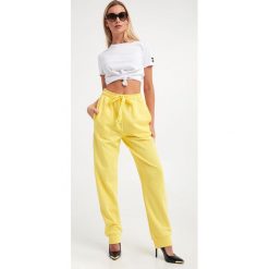 Spodnie dresowe TWINSET. Spodnie dresowe damskie Twinset Milano, bez wzorów, z dresówki. W wyprzedaży za 275.07 zł.