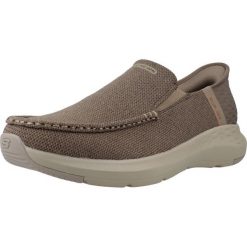 Buty SKECHERS SLIP INS 204804S Brązowy. Brązowe buty sportowe męskie Skechers, bez wzorów, bez zapięcia. Za 335.99 zł.