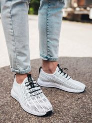 Buty męskie wsuwane sneakersy z siateczki - białe V7 - Rozmiar: 42. Białe buty sportowe męskie Ombre Clothing, w ażurowe wzory, z gumy, bez zapięcia. W wyprzedaży za 116.99 zł.
