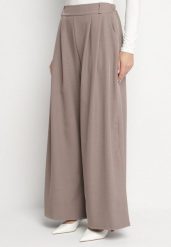 Jasnobrązowe Spodnie o Fasonie Palazzo z Wsuwanymi Kieszeniami Adivena. Brązowe spodnie materiałowe damskie Born2be, bez wzorów, z jeansu, eleganckie, z podwyższonym stanem, długie. Za 99.99 zł.