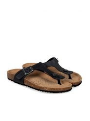 Geox Klapki "Brionia" | D15LSB00032 | Kobieta | Czarny. Czarne klapki damskie Geox, bez wzorów, ze skóry, eleganckie, z okrągłym noskiem, bez obcasa, bez zapięcia. W wyprzedaży za 189.00 zł.