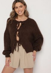 Brązowy Kardigan Oversize z Wełną Zdobiony Kokardkami Eleathalie. Brązowe kardigany damskie Born2be, z aplikacjami, z wełny, klasyczne, bez kołnierzyka. Za 129.99 zł.