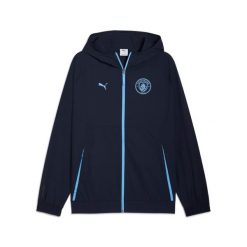 Kurtka dresowa Manchester City Woven 2025/26. Niebieskie kurtki sportowe męskie Puma, bez wzorów, z dresówki, bez kaptura, do piłki nożnej. Za 387.50 zł.