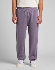 LEE SWEAT PANT WASHED PURPLE L74JPTTZ 112144535. Fioletowe spodnie sportowe męskie Lee, l, bez wzorów, z dresówki. Za 149.99 zł.