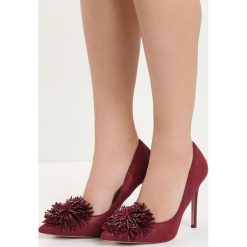 Bordowe Szpilki Smell of Roses. Czerwone szpilki damskie Born2be, bez wzorów, ze szpiczastym noskiem, bez obcasa, na szpilce, bez zapięcia. Za 59.99 zł.