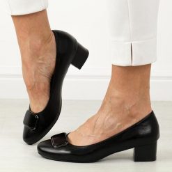 Czarne czółenka damskie na obcasie M.Daszyński Sa210-8. Czarne czółenka damskie M.Daszyński, na jesień, bez wzorów, ze skóry, eleganckie, z okrągłym noskiem, bez obcasa, na obcasie, bez zapięcia. Za 189.00 zł.