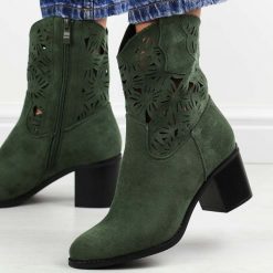 Zielone zamszowe ażurowe botki damskie na obcasie M.Daszyński 2337-12. Zielone botki damskie M.Daszyński, na jesień, w ażurowe wzory, z materiału, eleganckie, bez obcasa, na obcasie, bez zapięcia. Za 209.00 zł.