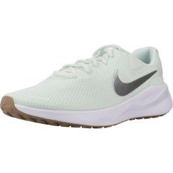 Tenisówki Nike Model Revolution 7 Kolor Zielony. Zielone trampki i tenisówki damskie Nike, bez wzorów, bez zapięcia. W wyprzedaży za 295.05 zł.