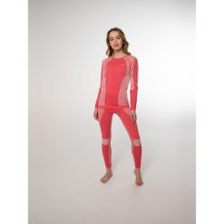 Spodnie damskie Protest CASEY thermo pants. Czerwone spodnie sportowe damskie Protest, na lato, bez wzorów, sportowe, trekkingowe. W wyprzedaży za 188.36 zł.