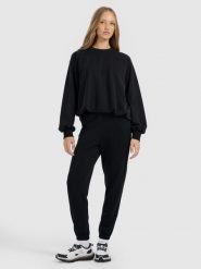 4F Spodnie dresowe joggery z modalem damskie - czarne M. Czarne spodnie dresowe damskie 4F, bez wzorów, z dresówki. Za 169.99 zł.