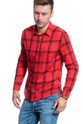 KOSZULA MĘSKA WRANGLER LS 1PKT SHIRT FORMULA RED W5A1ORXWO 112129981. Czerwone koszule męskie Wrangler, m, bez wzorów, bez kołnierzyka, bez ramiączek. Za 129.99 zł.