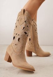 Ciemnobeżowe Botki Kowbojki VICES na Obcasie z Ażurową Cholewką z Nitami Rienatea. Brązowe botki damskie Born2be, z aplikacjami, z jeansu, bez obcasa, na obcasie, bez zapięcia. Za 169.99 zł.