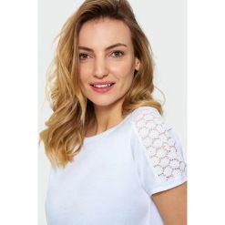Top z ozdobną koronką. Topy damskie Greenpoint, bez wzorów, z bawełny, bez kołnierzyka, bez ramiączek. Za 29.99 zł.