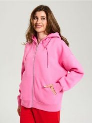 Bluza z kapturem - różowy. Czerwone bluzy damskie Sinsay, l, bez wzorów, bez ramiączek, z kapturem. W wyprzedaży za 24.99 zł.