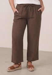 Brązowe Spodnie Casual Szerokie ze Sznurkiem i Gumką w Pasie Caeena. Brązowe spodnie materiałowe damskie Born2be, bez wzorów, z jeansu, casualowe, plus size, długie. Za 79.99 zł.
