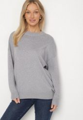 Szary Gładki Sweter z Rękawami Typu Nietoperz Ralanevia. Szare swetry nierozpinane damskie Born2be, l, bez wzorów, biznesowe, bez kołnierzyka, bez ramiączek. Za 79.99 zł.