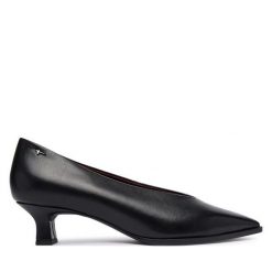 Czółenka Tamaris. Czarne czółenka damskie Tamaris, bez wzorów, bez obcasa, bez zapięcia. Za 364.99 zł.