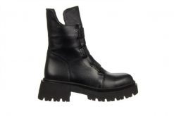 Botki Bayla-161 205 1504 01 Black 161648, Czarny, Skóra naturalna - 39. Czarne botki damskie Bayla, na zimę, bez wzorów, z gumy, eleganckie, bez obcasa, bez zapięcia. W wyprzedaży za 399.00 zł.