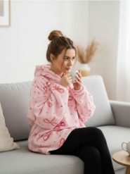 Bluza snuddie - różowy. Czerwone bluzy damskie Sinsay, bez wzorów, bez ramiączek, bez kaptura. Za 45.99 zł.