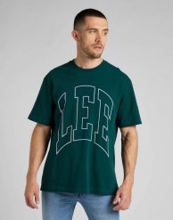 LEE SS VARSITY TEE MĘSKA KOSZULKA T-SHIRT LOGO ESMERALDA L69CFE96 112321823. T-shirty męskie Lee, l, bez wzorów, bez kołnierzyka, bez ramiączek. Za 69.99 zł.