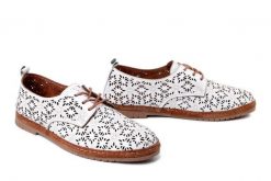 MANITU 840157-03 weiss, półbuty damskie. Białe półbuty damskie Manitu, na lato, w ażurowe wzory, ze skóry, bez obcasa, bez zapięcia. Za 254.92 zł.