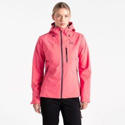 Kurtka turystyczna przeciwdeszczowa damska Mountain Series 2.0. Czerwone kurtki sportowe damskie Dare 2B, bez wzorów, bez ramiączek, bez kaptura, trekkingowe. W wyprzedaży za 417.95 zł.