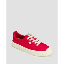 Tenisówki Cariuma OCA Low Red Canvas. Czerwone trampki i tenisówki damskie CARIUMA, bez wzorów, bez zapięcia. W wyprzedaży za 215.25 zł.