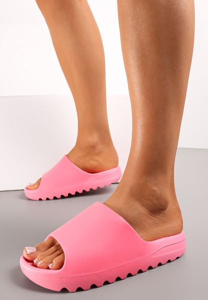 Fuksjowe Klapki z Pianki z Odkrytym Noskiem Birea. Czerwone klapki damskie Renee, bez wzorów, klasyczne, bez obcasa, bez zapięcia. Za 29.99 zł.