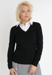 Czarny Sweter Ianthine. Czarne swetry nierozpinane damskie Born2be, s, bez wzorów, z jeansu, klasyczne, bez kołnierzyka, bez ramiączek. Za 44.99 zł.