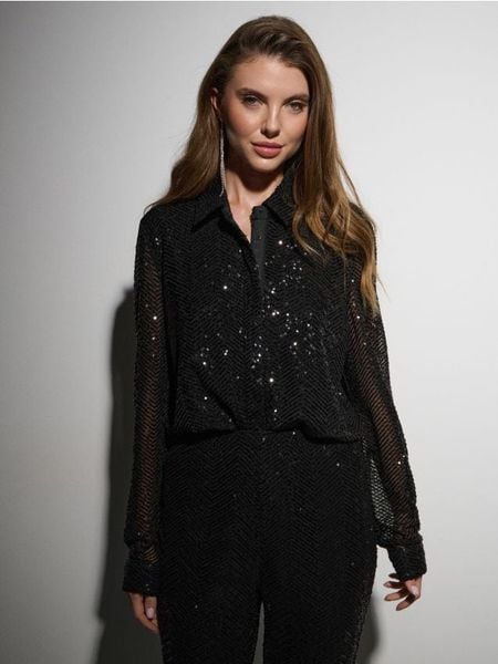 Koszula z połyskującymi cekinami - czarny. Czarne koszule damskie Sinsay, l, bez wzorów, bez kołnierzyka, bez ramiączek. Za 79.99 zł.