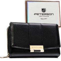 Poziomy portfel damski wykonany ze skóry ekologicznej w czarnym kolorze, zamykany na zatrzask - Peterson. Czarne portfele damskie Peterson, ze skóry ekologicznej. Za 99.99 zł.