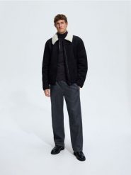 Kurtka sherpa z kołnierzem - czarny. Czarne kurtki męskie Reserved, l, bez wzorów, z dzianiny, bez kaptura. Za 279.99 zł.