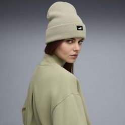 Czapka średniej głębokości Essentials PUMA Lux Army Green. Zielone czapki damskie Puma, bez wzorów. Za 89.00 zł.