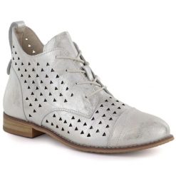 Skórzane botki damskie ażurowe złote Cambell 19422. Żółte botki damskie Cambell, w ażurowe wzory, ze skóry, bez obcasa, bez zapięcia. Za 219.99 zł.