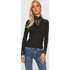 Jacqueline de Yong - Bluzka. Czarne bluzki damskie Jacqueline de Yong, l, bez wzorów, z dzianiny, bez kołnierzyka, bez ramiączek. W wyprzedaży za 59.90 zł.