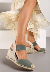 Zielone Sandały z Plecionką na Koturnie w Stylu Espadryli Laxisa. Zielone sandały damskie Born2be, bez wzorów, bez obcasa, na koturnie, bez zapięcia. Za 44.99 zł.