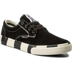 Tenisówki TOMMY JEANS - Suede Sneaker EM0EM00009 Black 990. Czarne trampki męskie Tommy Jeans, bez wzorów, z gumy, klasyczne, bez zapięcia. W wyprzedaży za 269.00 zł.