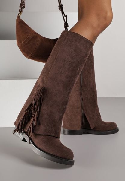 Brązowe Kozaki z Wywiniętą Cholewką i Frędzlami Reisela. Brązowe kozaki damskie Born2be, bez wzorów, bez obcasa, na płaskiej podeszwie, bez zapięcia. Za 179.99 zł.