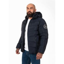 Kurtka zimowa męska Pitbull z kapturem Mobley. Niebieskie kurtki męskie PITBULL, na zimę, l, bez wzorów, z kapturem. Za 399.00 zł.