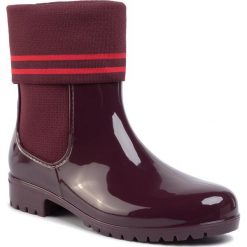 Kalosze TAMARIS - 1-25470-33 Merlot 537. Czerwone kalosze damskie Tamaris, bez wzorów, z materiału, bez zapięcia. Za 199.00 zł.