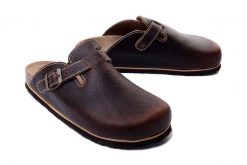 DR. BRINKMANN 600419-2 braun, klapki męskie. Brązowe klapki męskie Dr. Brinkmann, bez wzorów, ze skóry, bez zapięcia. Za 329.90 zł.