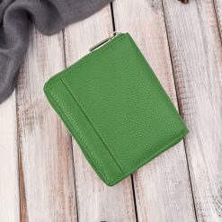 Paolo Peruzzi Portfel damski skórzany na suwak zielony RFID T-139-GB. Zielone portfele damskie Paolo Peruzzi. Za 130.47 zł.