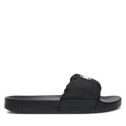 Klapki Tommy Jeans. Czarne klapki damskie Tommy Jeans, bez wzorów, z jeansu, bez obcasa, bez zapięcia. Za 139.99 zł.